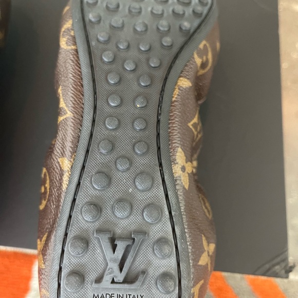 Louis Vuitton shoes. It is beautiful little too tight on me. - Picture 5 of 6